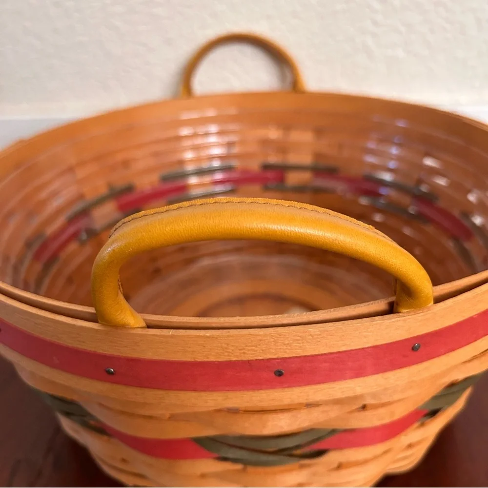 Longaberger 1999 Christmas Popcorn basket red and green accent weaving leather